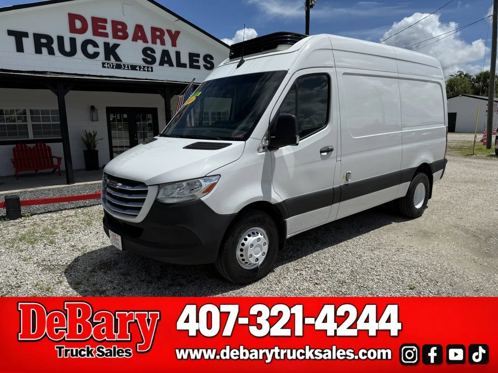 Used 2019 Freightliner Sprinter 144 RWD image 1