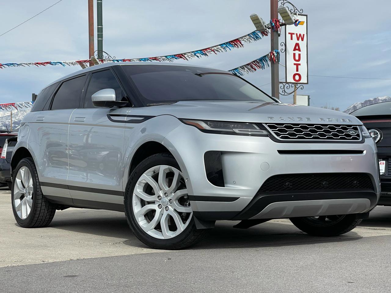 Used 2020 Land Rover Range Rover Evoque SE image 3