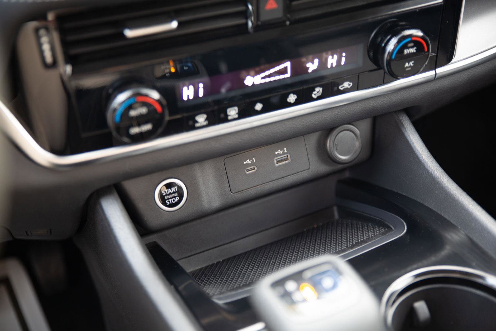 Used 2022 Nissan Rogue SV image 16