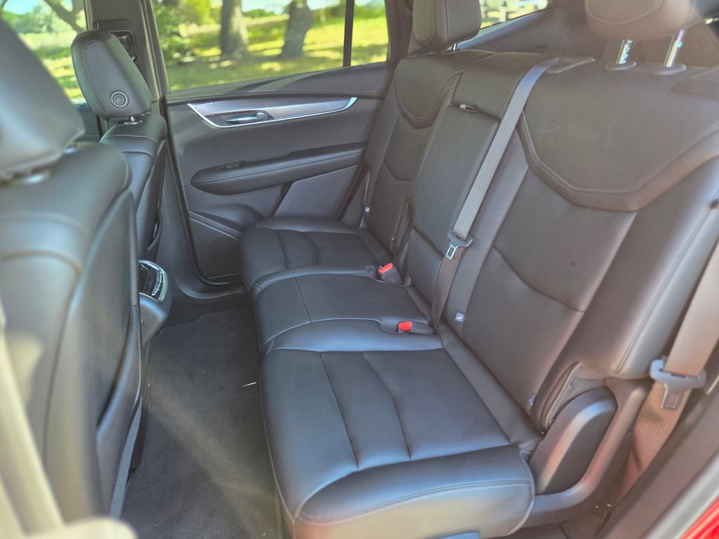 Used 2022 Cadillac XT6 Luxury w/ LPO, Floor Liner Package FWD image 15