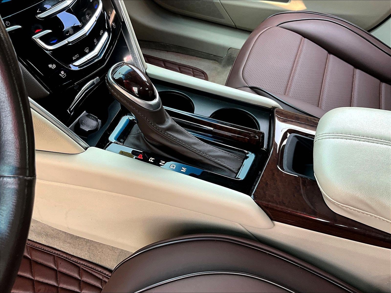 Used 2013 Cadillac XTS Luxury FWD image 18
