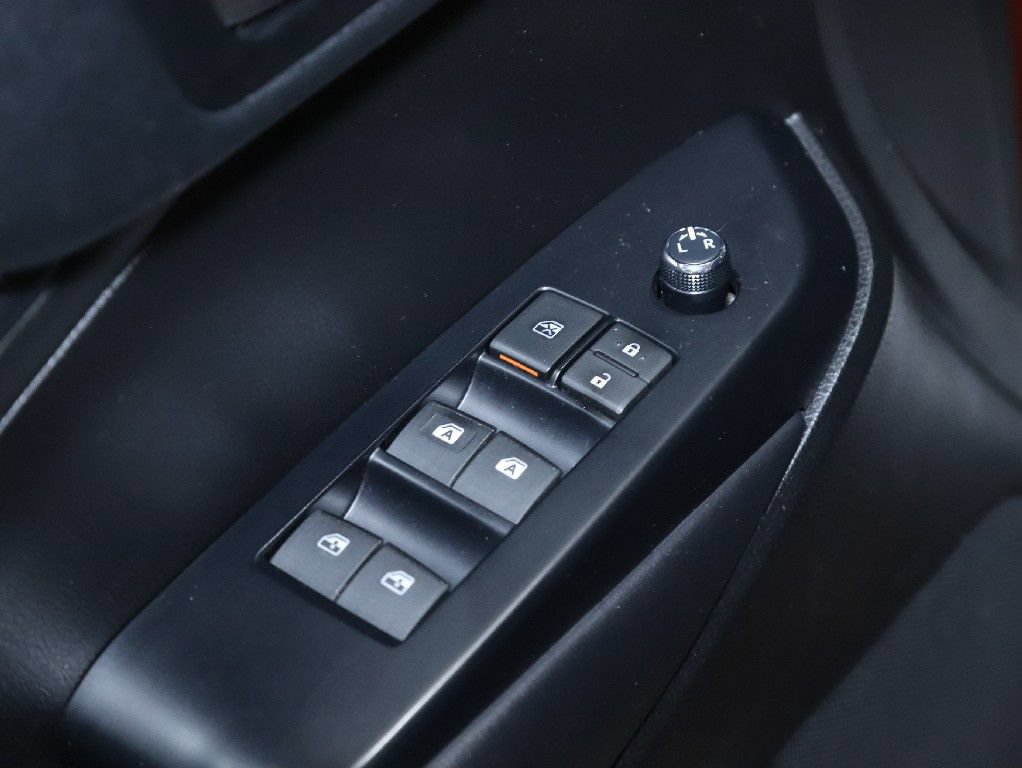 Used 2019 Toyota Highlander SE w/ Nightshade Edition AWD/4WD image 17