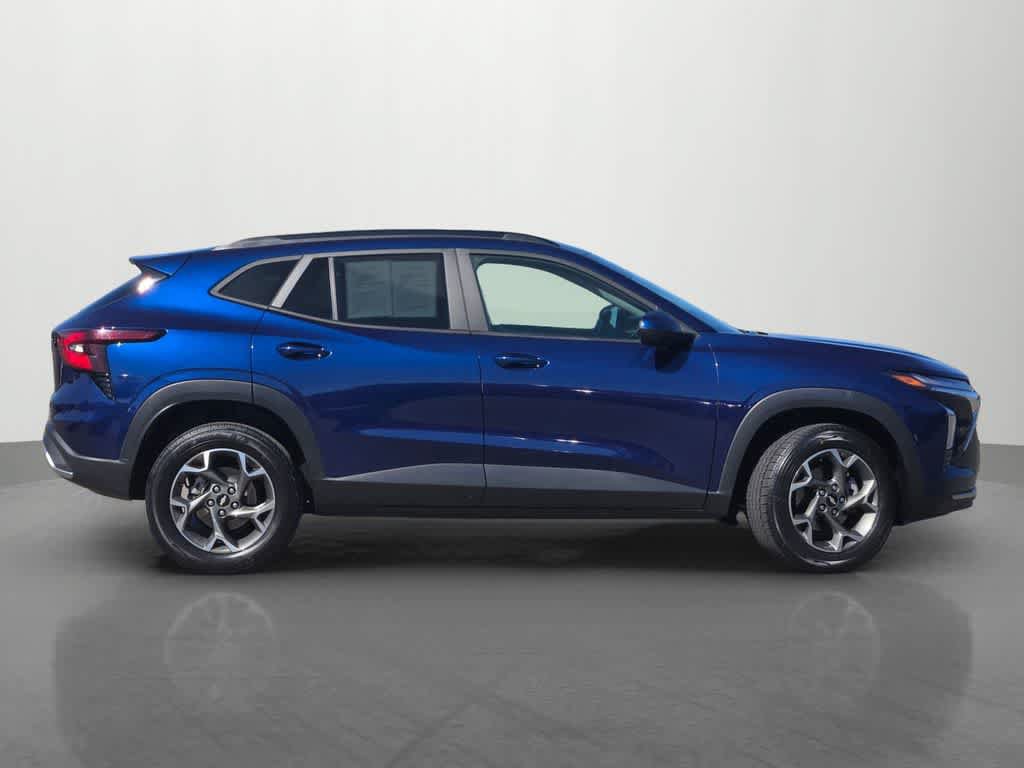 Used 2024 Chevrolet Trax LT FWD image 7