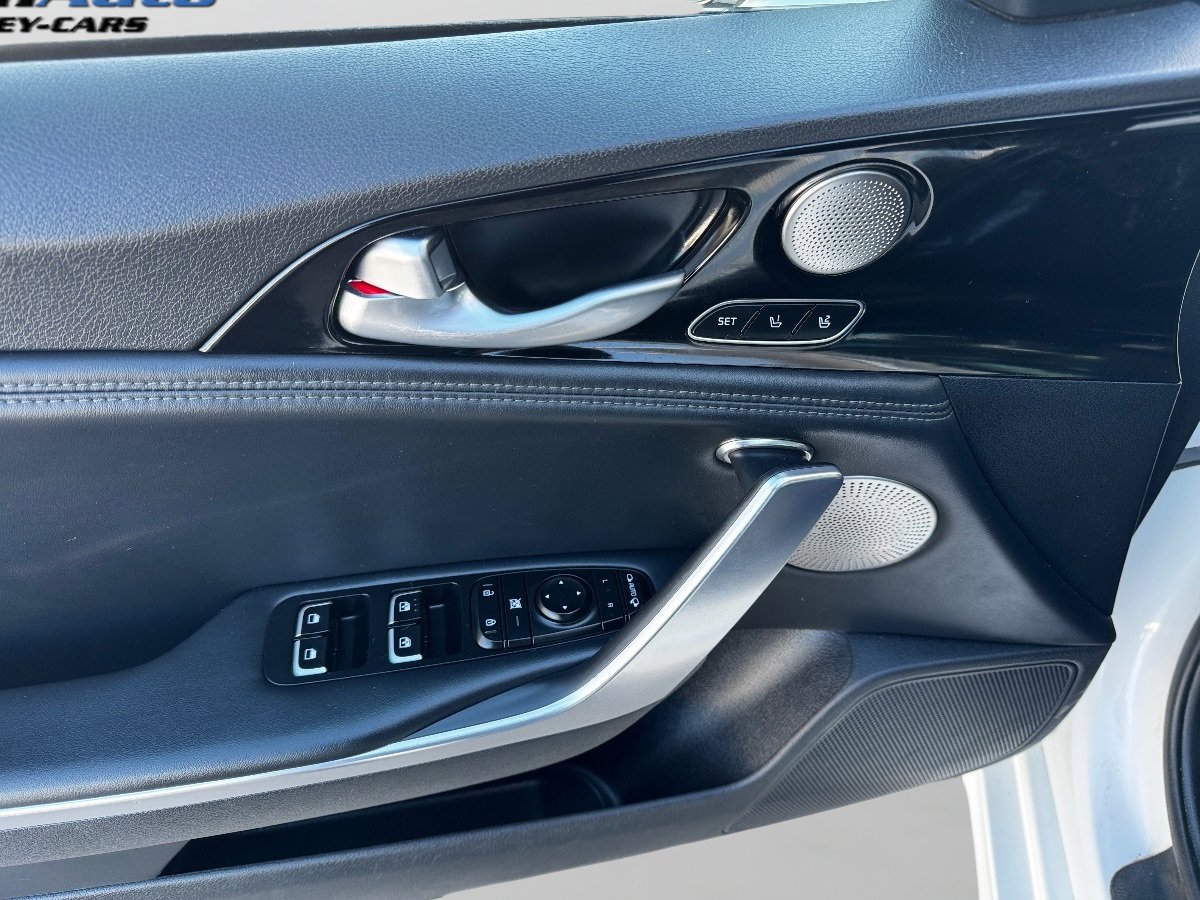 Used 2018 Kia Stinger Premium image 31
