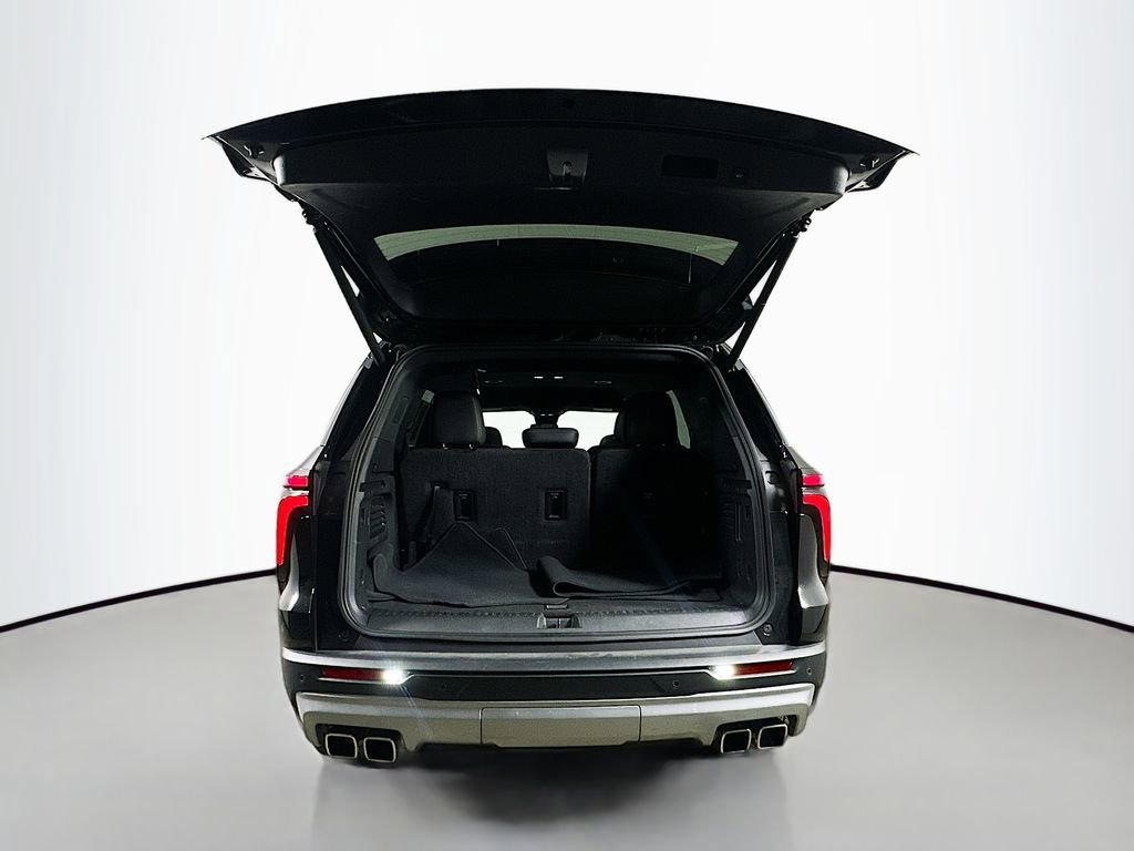 Used 2025 Chevrolet Traverse LT image 7