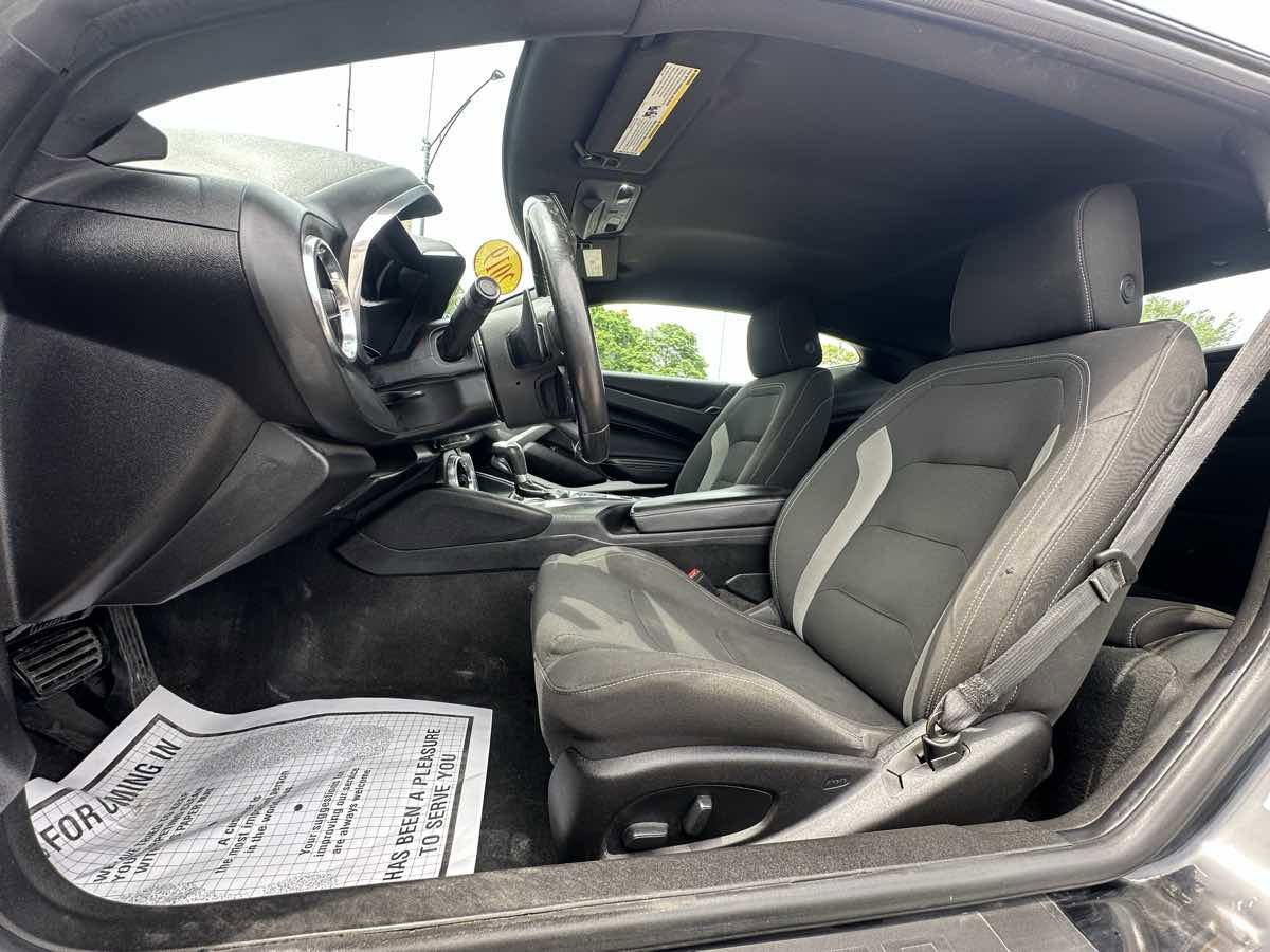 Used 2019 Chevrolet Camaro LT w/ Technology Package RWD image 11