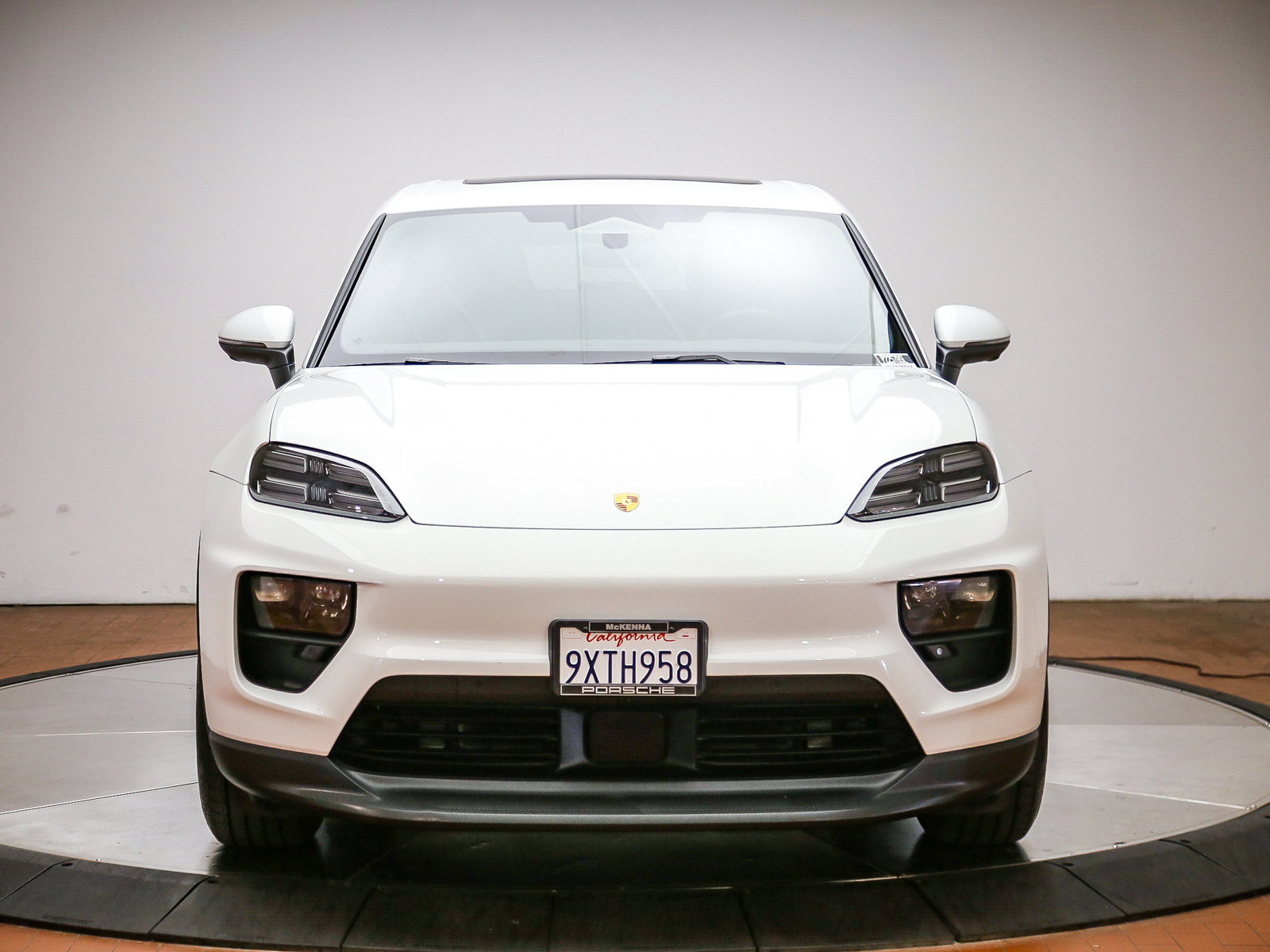 Certified 2025 Porsche Macan 4S Electric AWD/4WD image 10