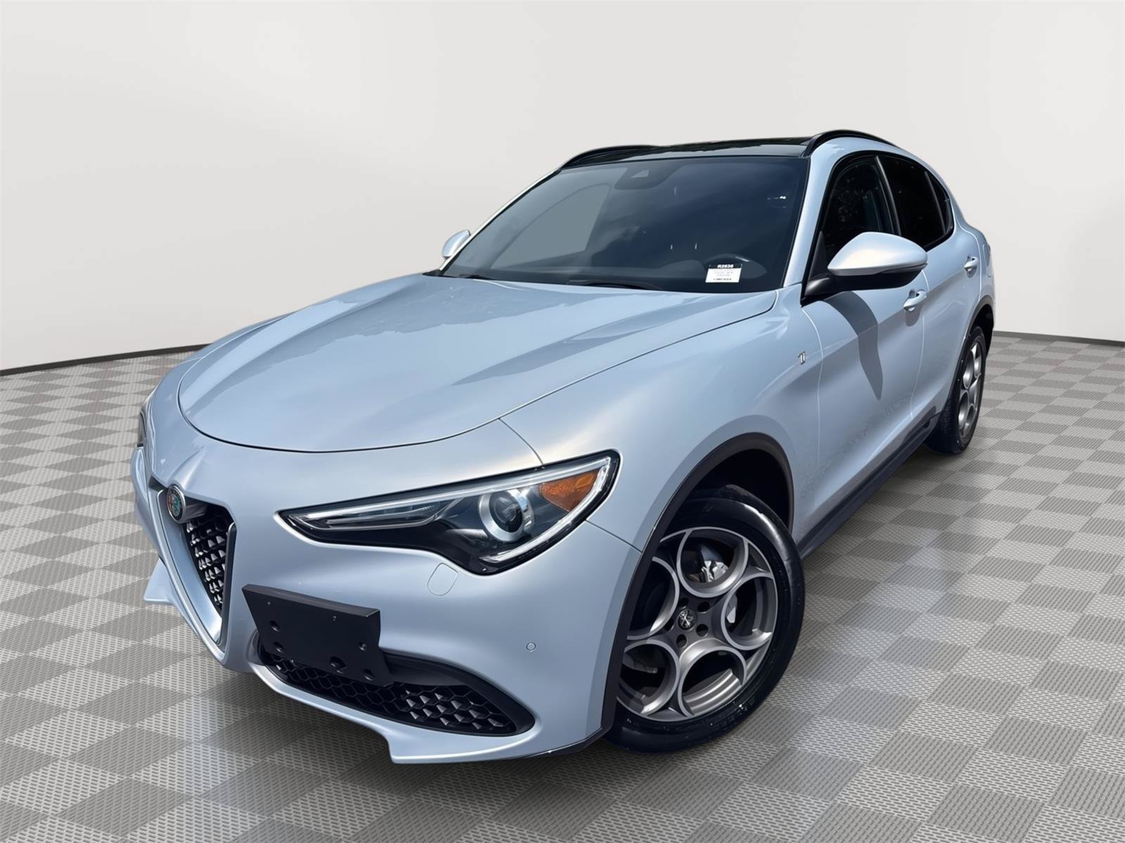 Used 2023 Alfa Romeo Stelvio Ti AWD/4WD image 2