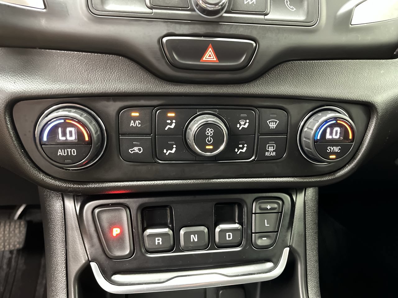 Used 2020 GMC Terrain SLE w/ Driver Convenience Package AWD/4WD image 21