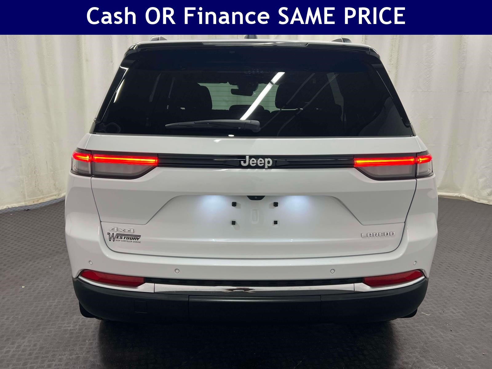 Certified 2025 Jeep Grand Cherokee Laredo X w/ Luxury Tech Group I AWD/4WD image 9