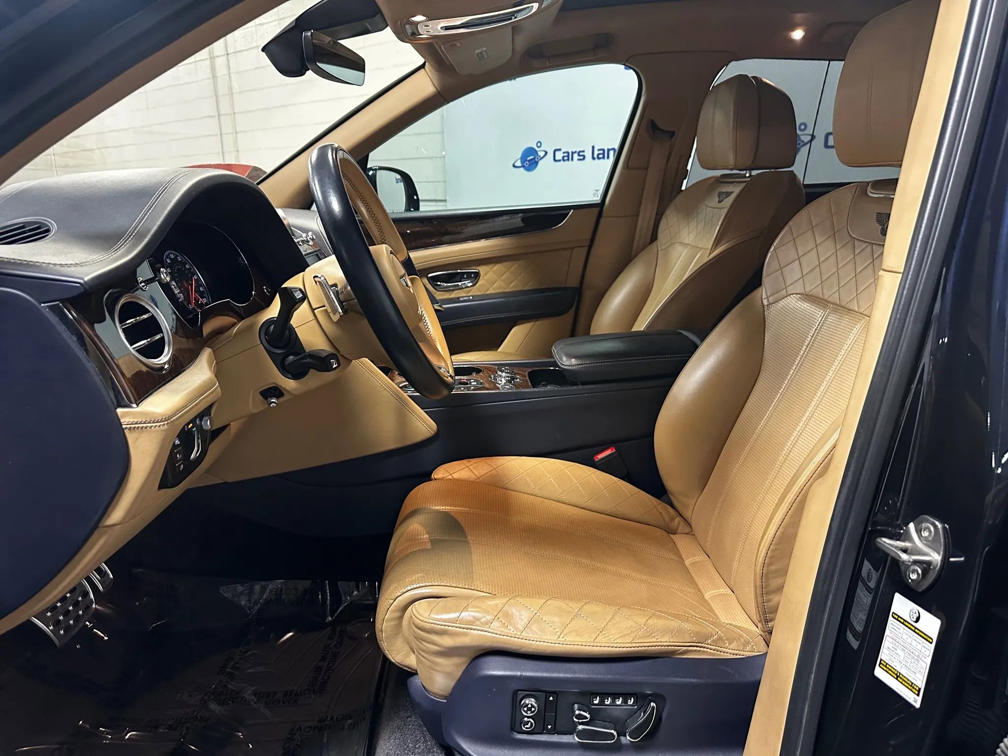 Used 2017 Bentley Bentayga image 10