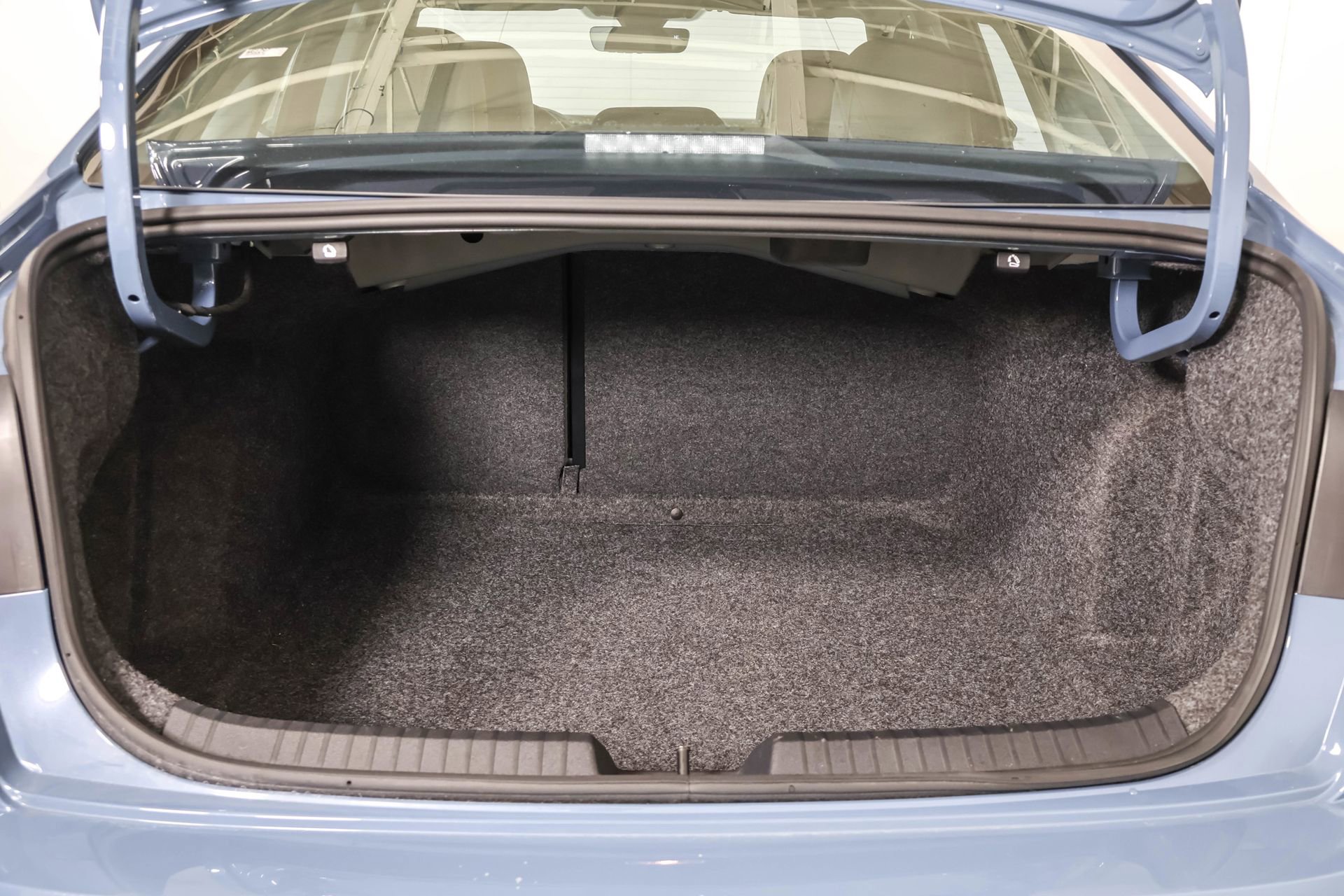 Used 2025 Volkswagen Jetta SE w/ Black Wheel Package image 39