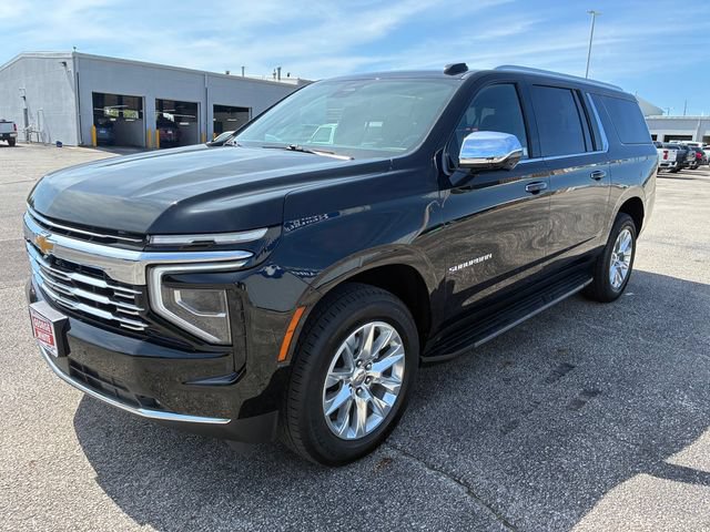 Used 2025 Chevrolet Suburban Premier AWD/4WD image 11