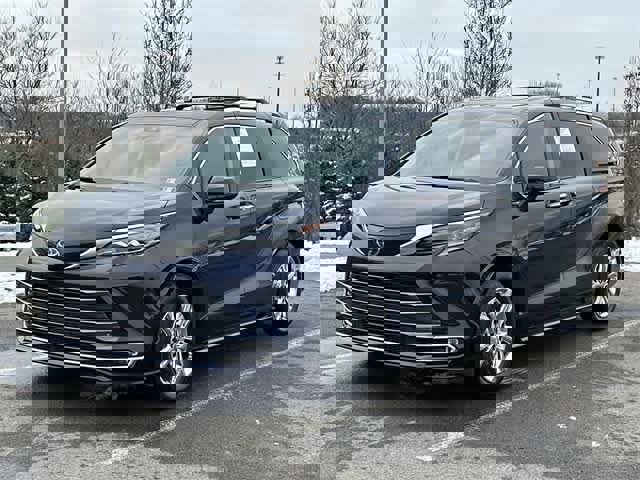 Used 2024 Toyota Sienna Platinum image 1