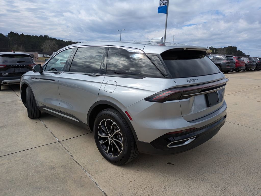 Used 2025 Lincoln Nautilus Premier image 6