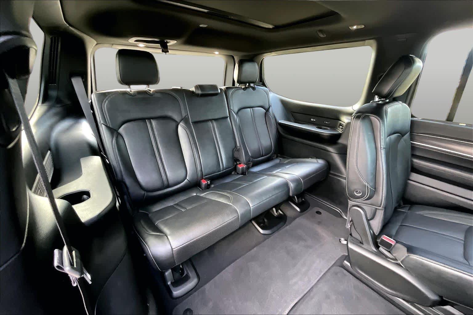 Used 2023 Jeep Wagoneer Series III w/ Premium Group I AWD/4WD image 20