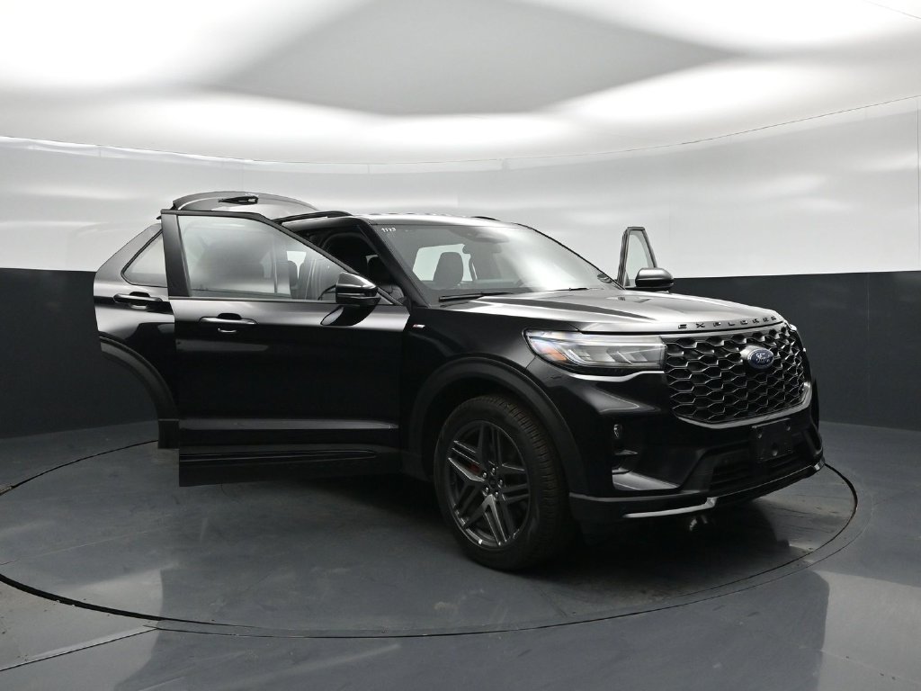 Certified 2026 Ford Explorer ST-Line w/ ST-Line Street Pack AWD/4WD image 31
