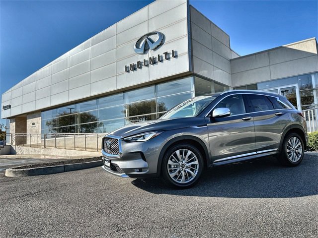 New 2025 INFINITI QX50 Luxe w/ Accent Package