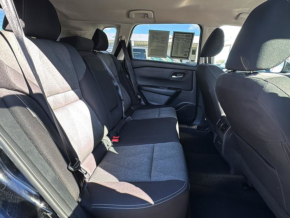 Certified 2025 Nissan Rogue SV FWD image 23