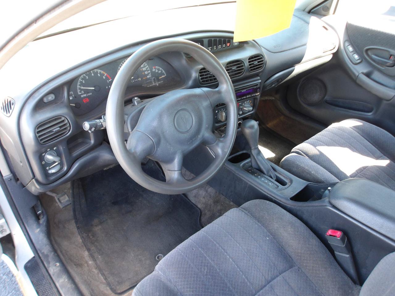 Used 2002 Pontiac Grand Prix SE w/ Widetrack Smart Pkg FWD image 10