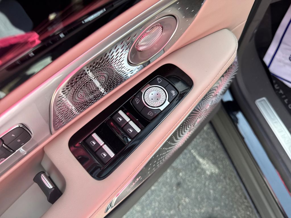 Used 2025 Lincoln Nautilus Reserve image 11