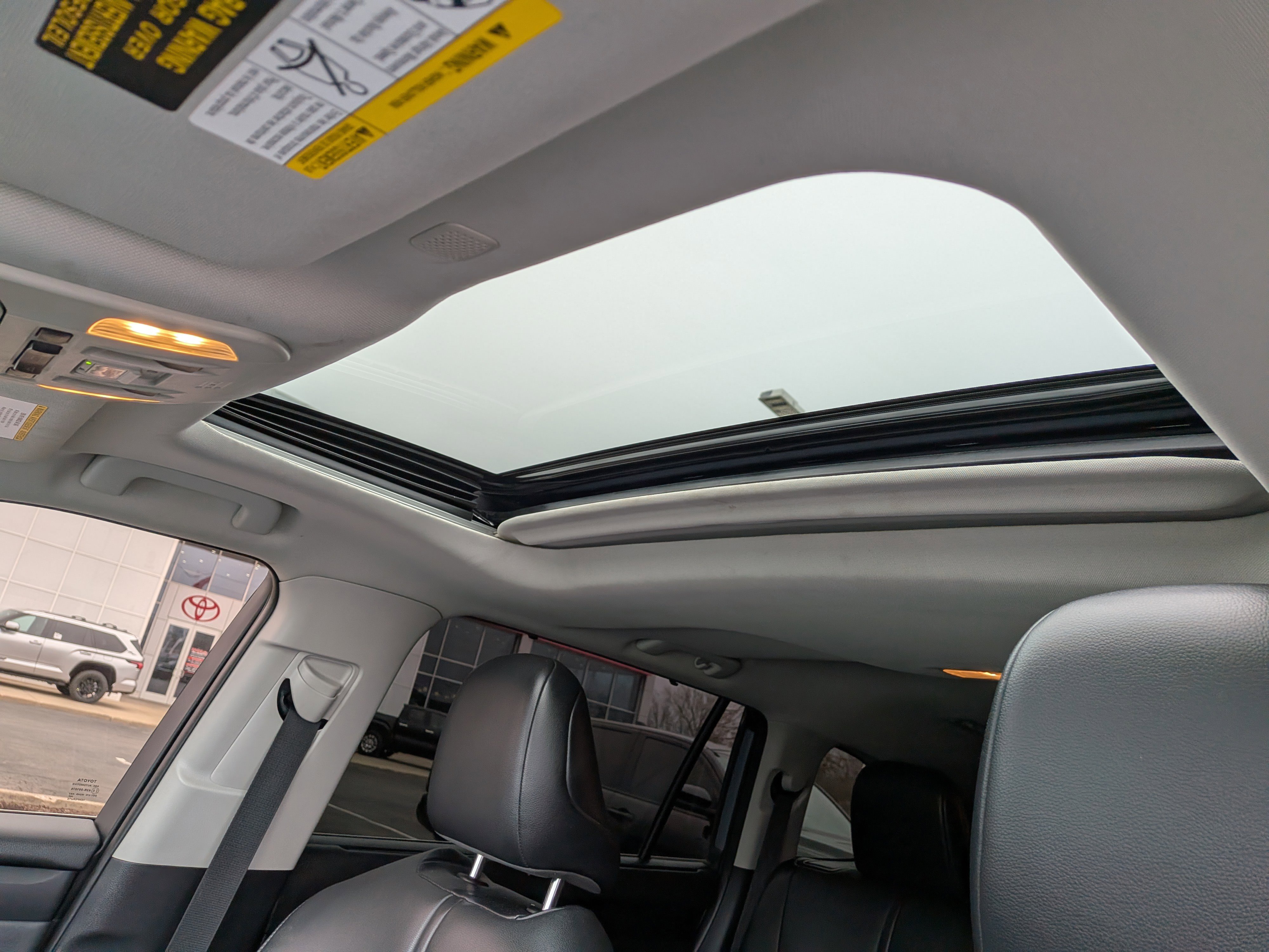 Used 2021 Toyota Highlander XLE image 18