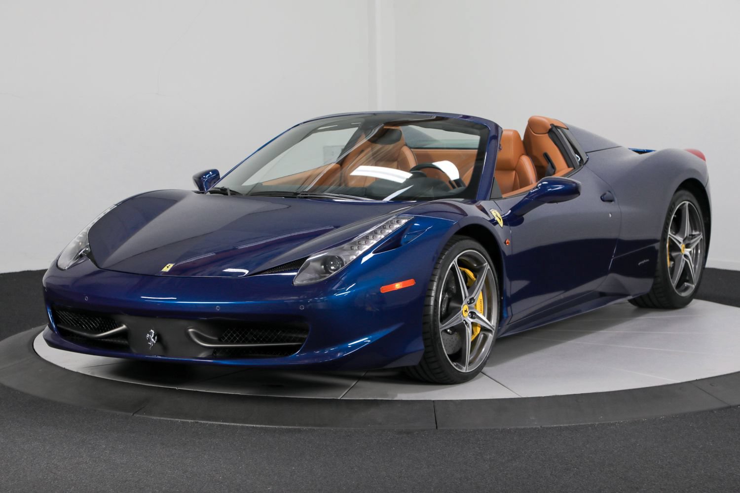 Used 2015 Ferrari 458 Spider RWD image 5
