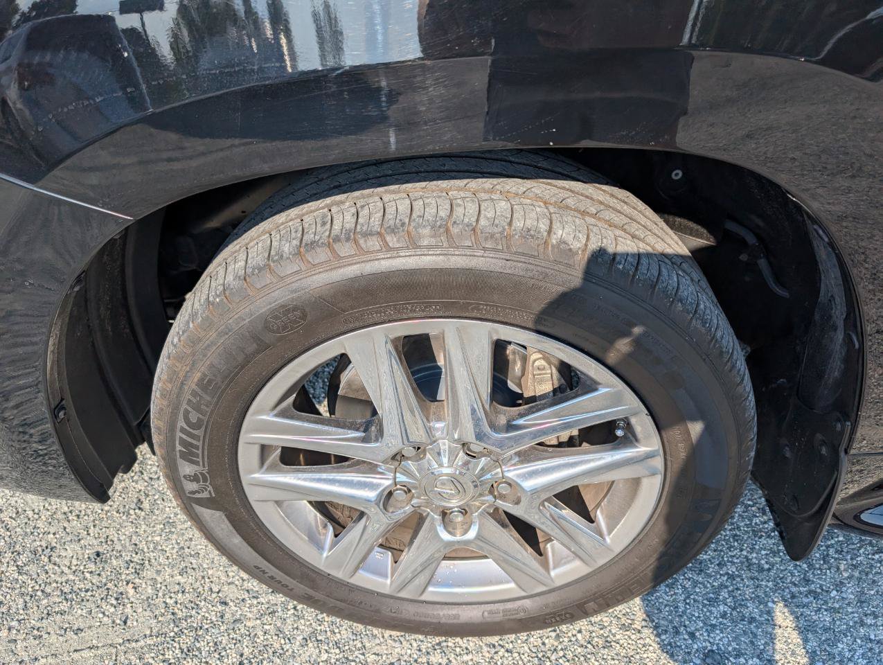 Used 2013 Lexus LX 570 4WD w/ Luxury Pkg w/Pre-crash image 12