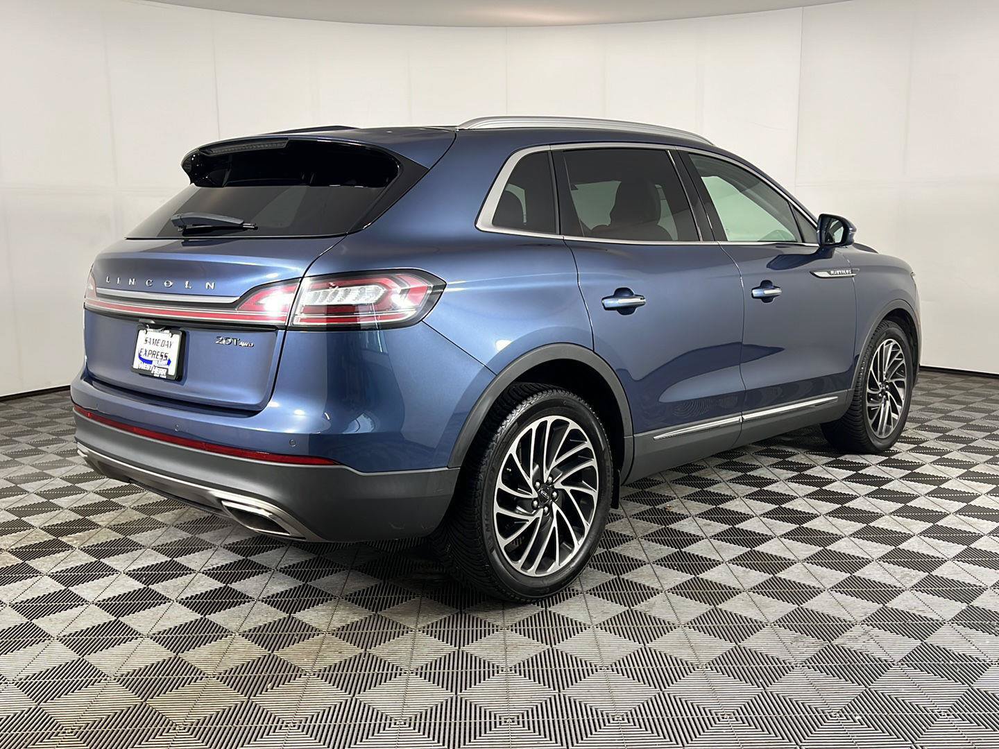 Used 2019 Lincoln Nautilus Reserve AWD/4WD image 5