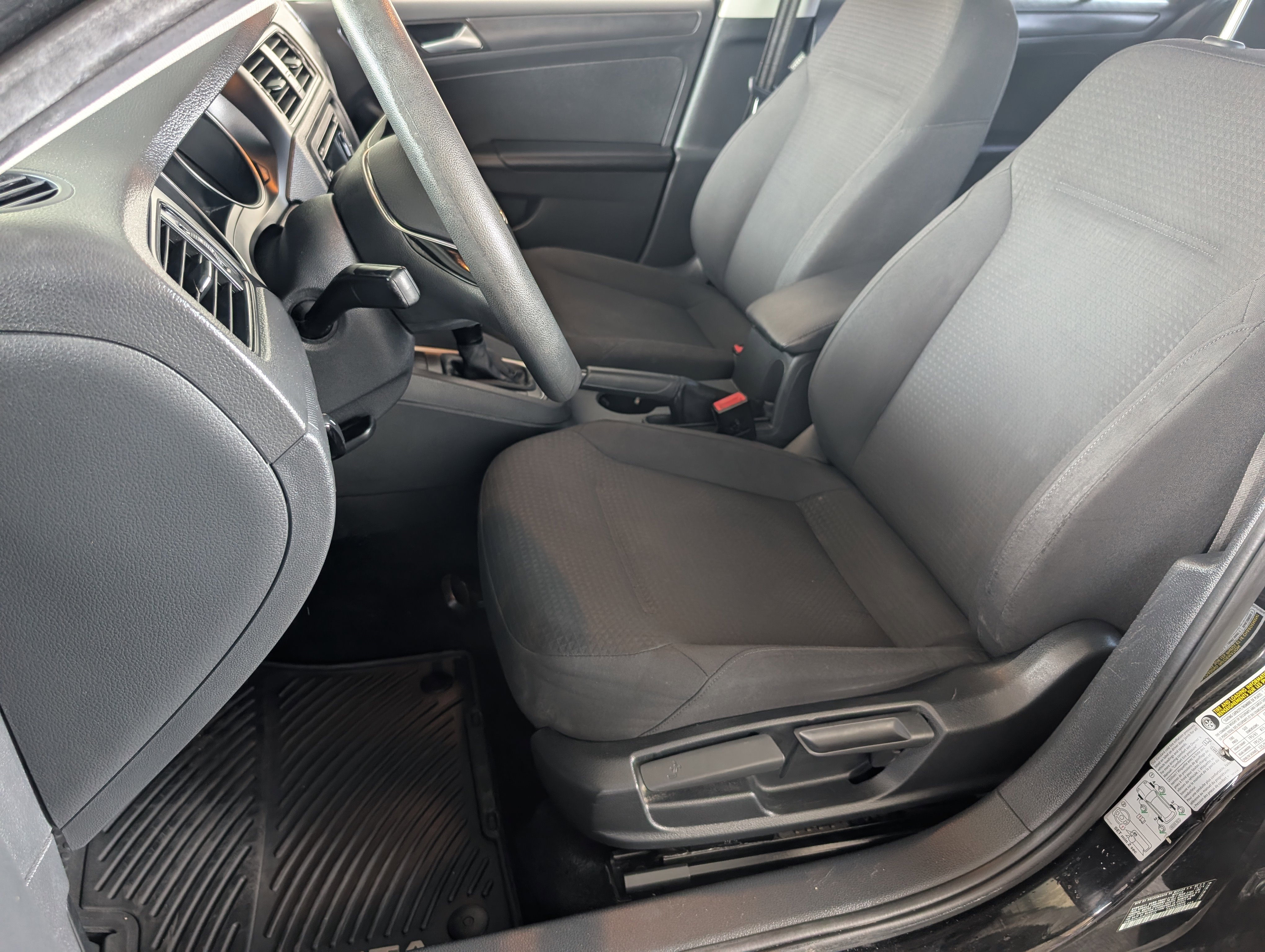 Used 2015 Volkswagen Jetta S image 16