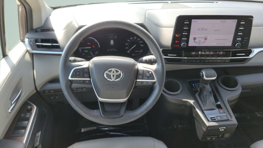 Used 2024 Toyota Sienna XLE FWD image 15