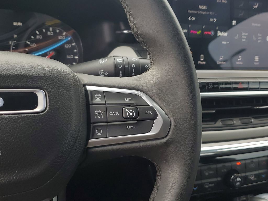 Used 2023 Jeep Compass Limited image 23