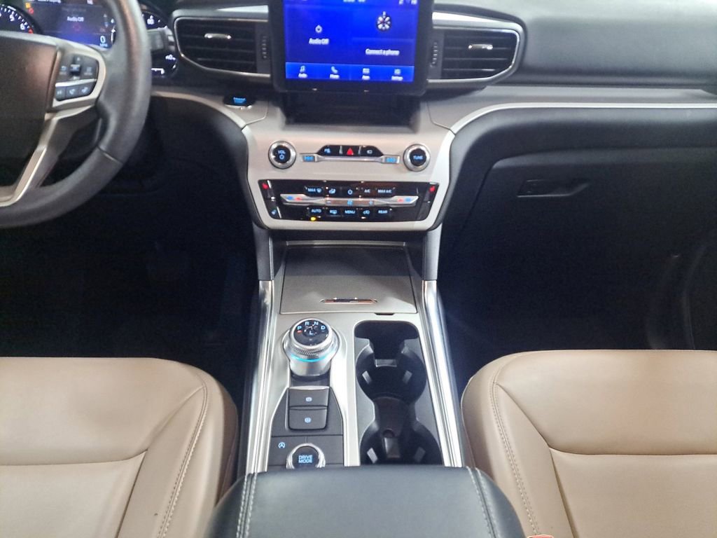 Used 2023 Ford Explorer XLT w/ Equipment Group 202A image 11