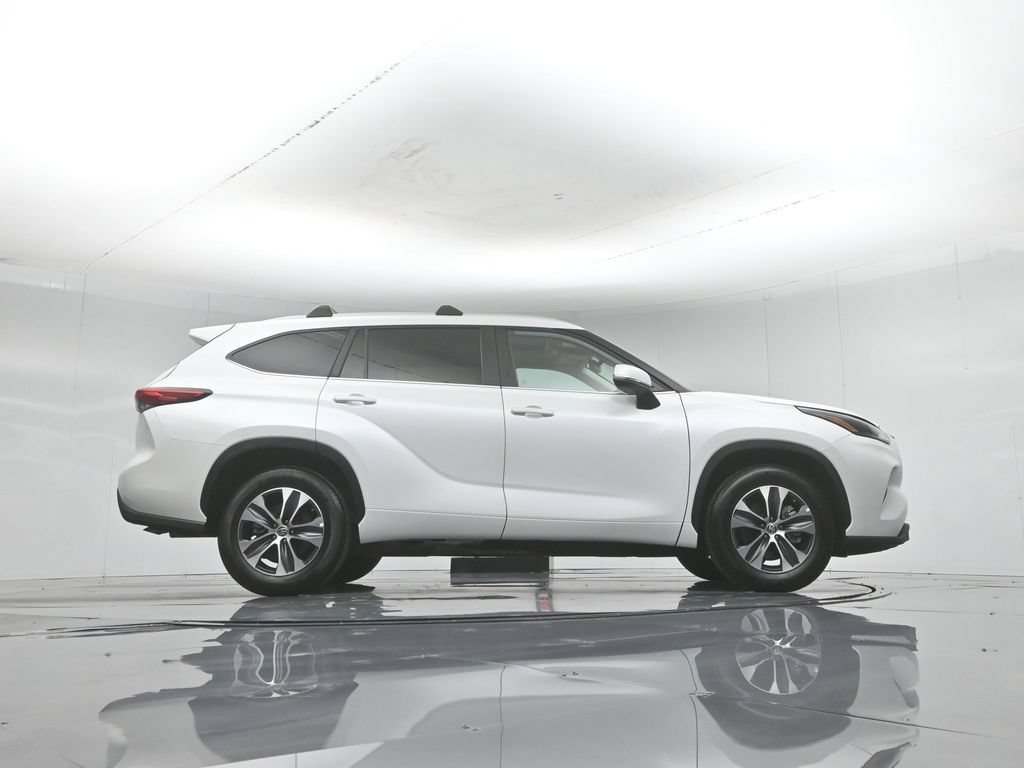 Used 2023 Toyota Highlander XLE FWD image 50