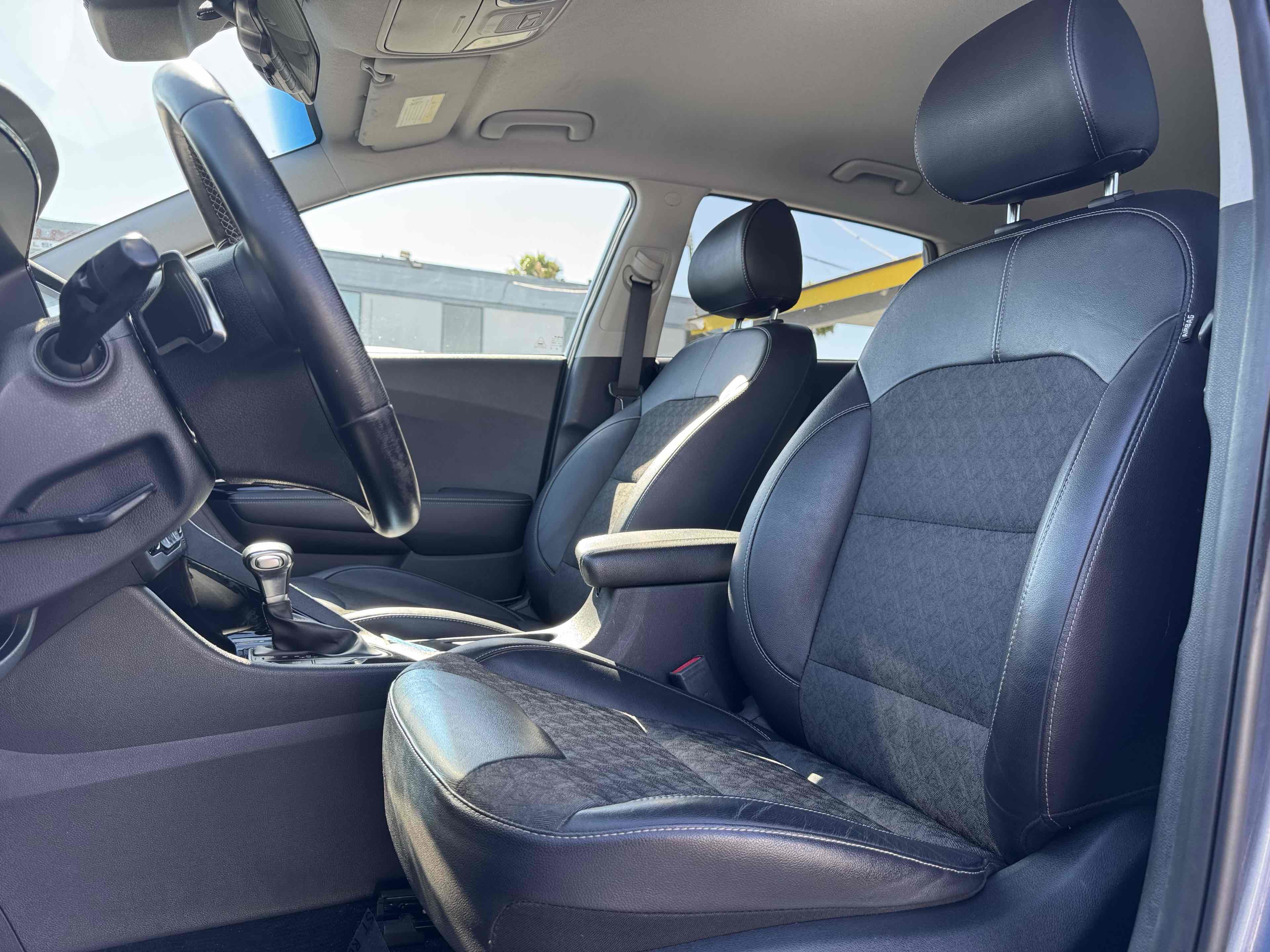Used 2022 Kia Niro EX FWD image 12