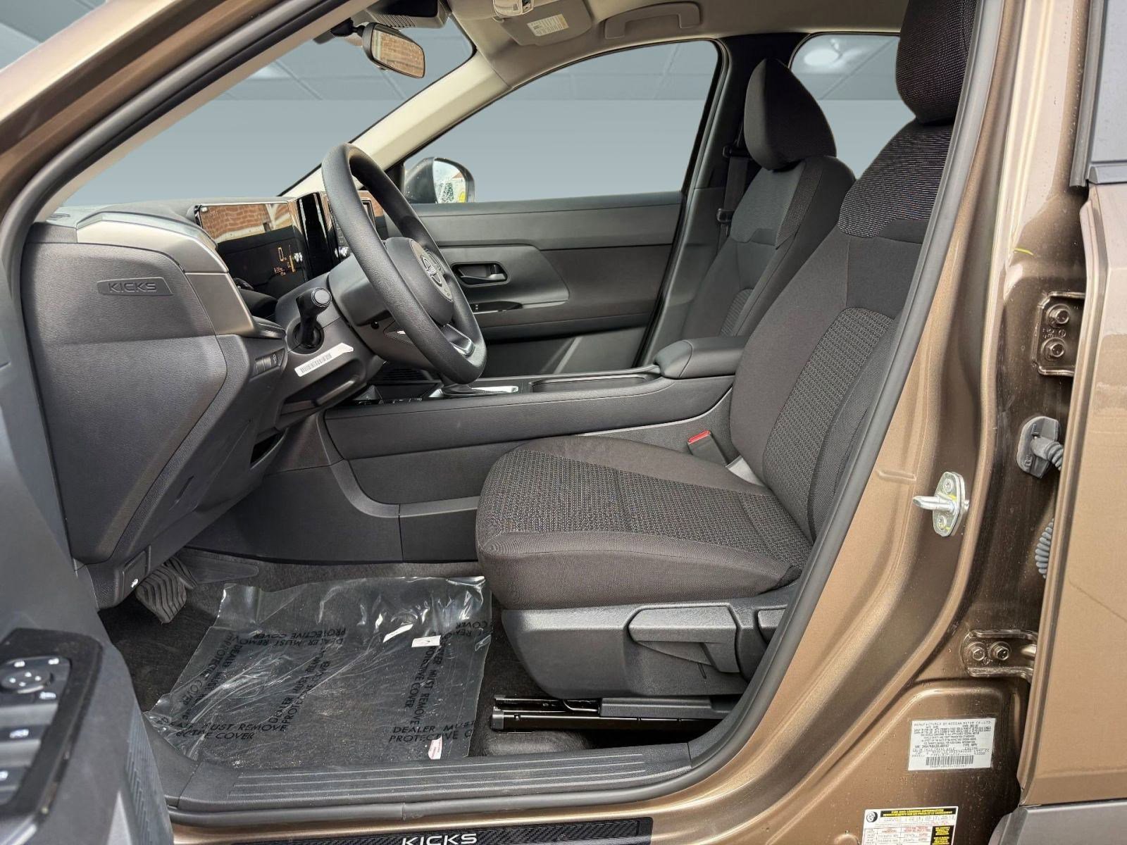 New 2026 Nissan Kicks SR w/ Cold Weather Package image 5