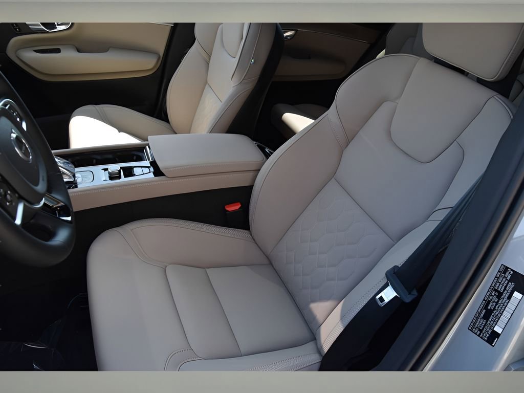 Certified 2025 Volvo XC90 T8 Plus w/ Protection Package Premier image 9