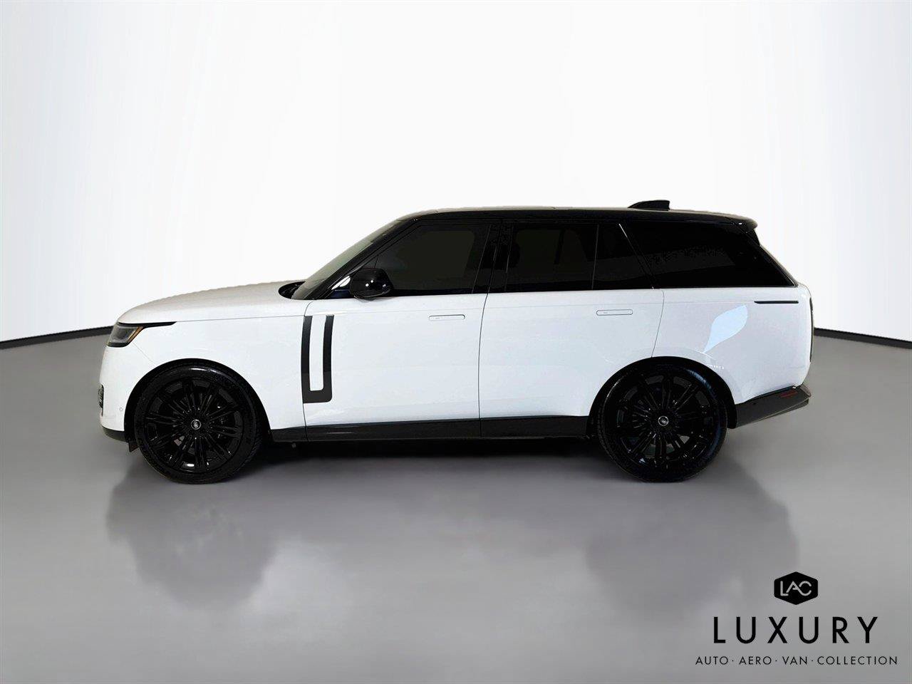 Used 2024 Land Rover Range Rover SE AWD/4WD image 9