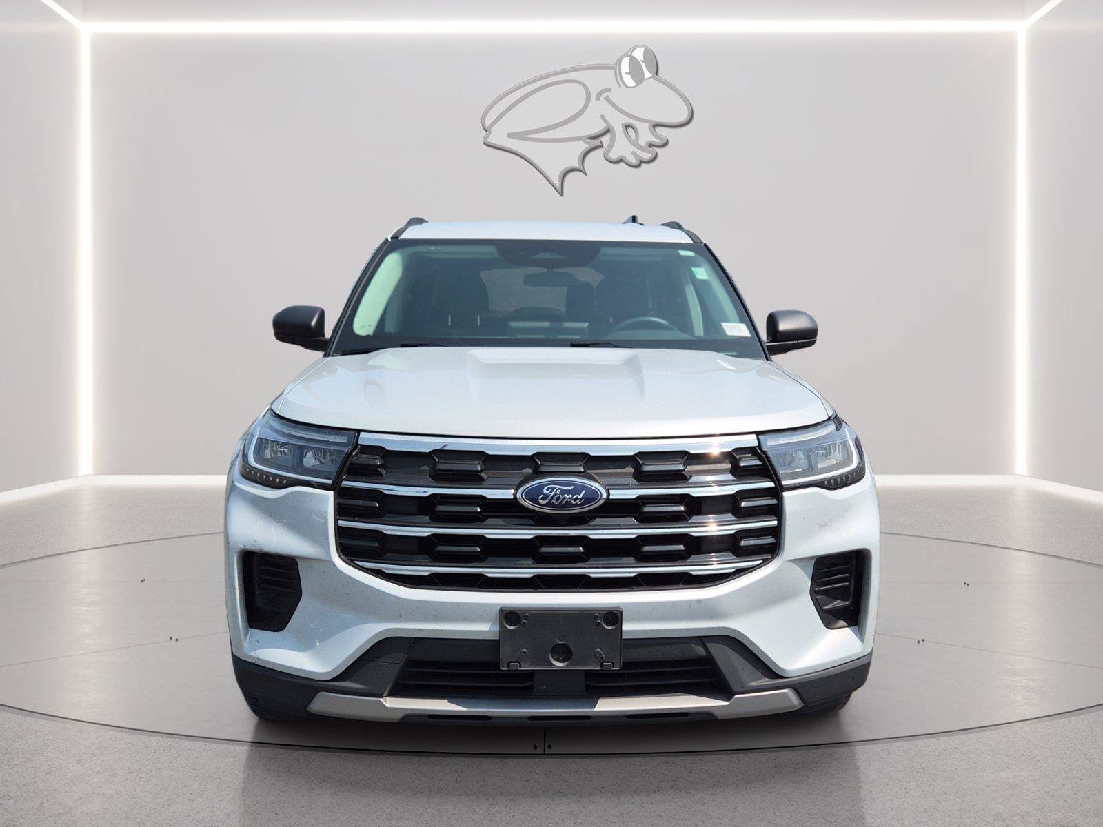 Used 2025 Ford Explorer Active AWD/4WD image 2