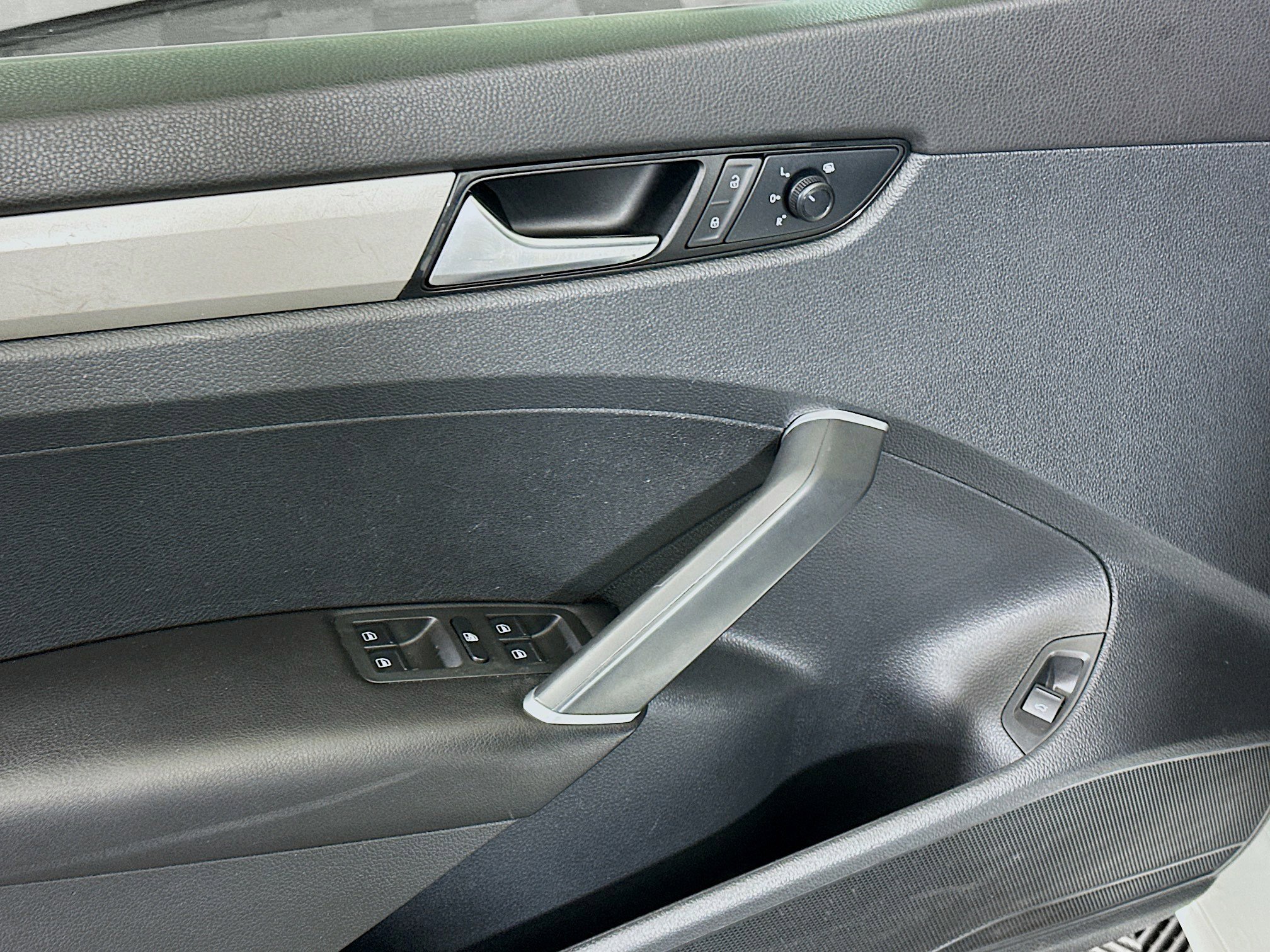 Used 2020 Volkswagen Passat 2.0T S image 15