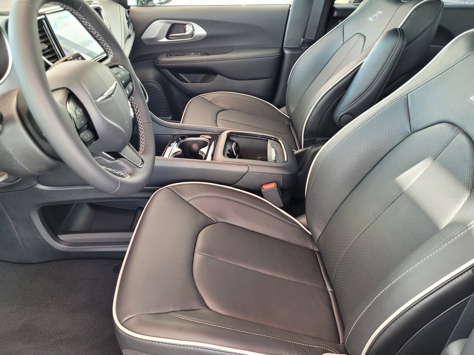 New 2026 Chrysler Pacifica Limited w/ S Appearance Package image 12