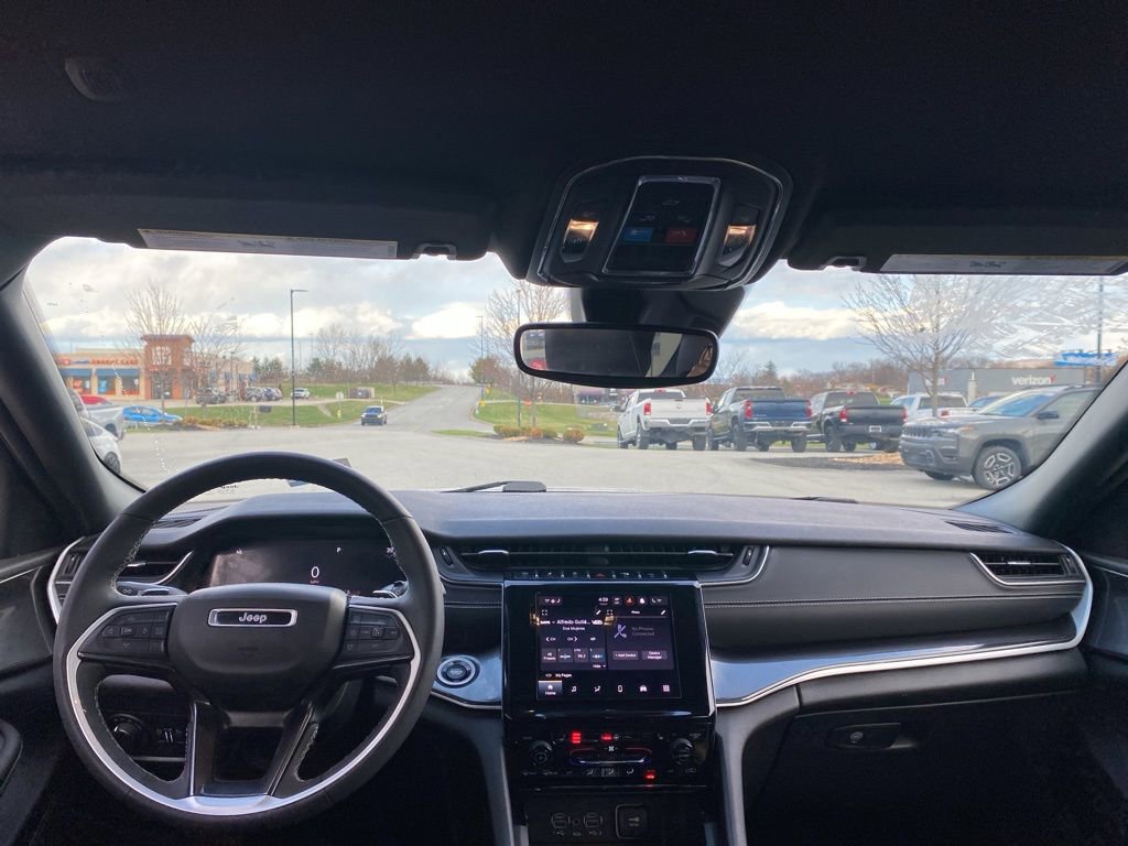 Used 2023 Jeep Grand Cherokee L Laredo image 6