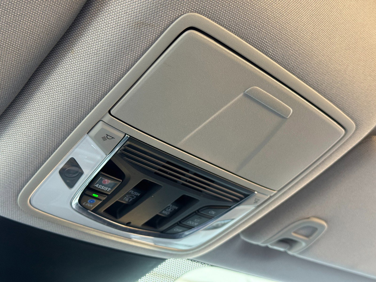 Used 2022 Acura MDX SH-AWD image 35