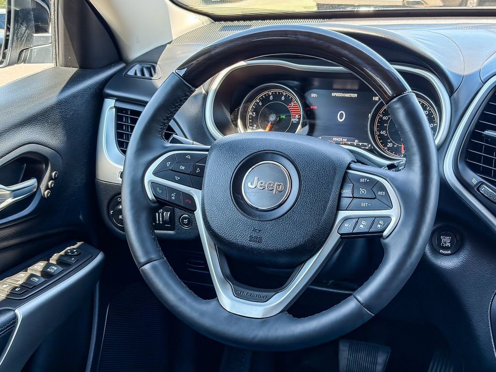 Used 2016 Jeep Cherokee Overland w/ Technology Group AWD/4WD image 19