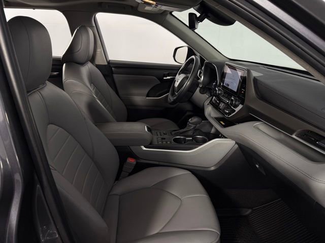 Used 2024 Toyota Highlander XLE image 15