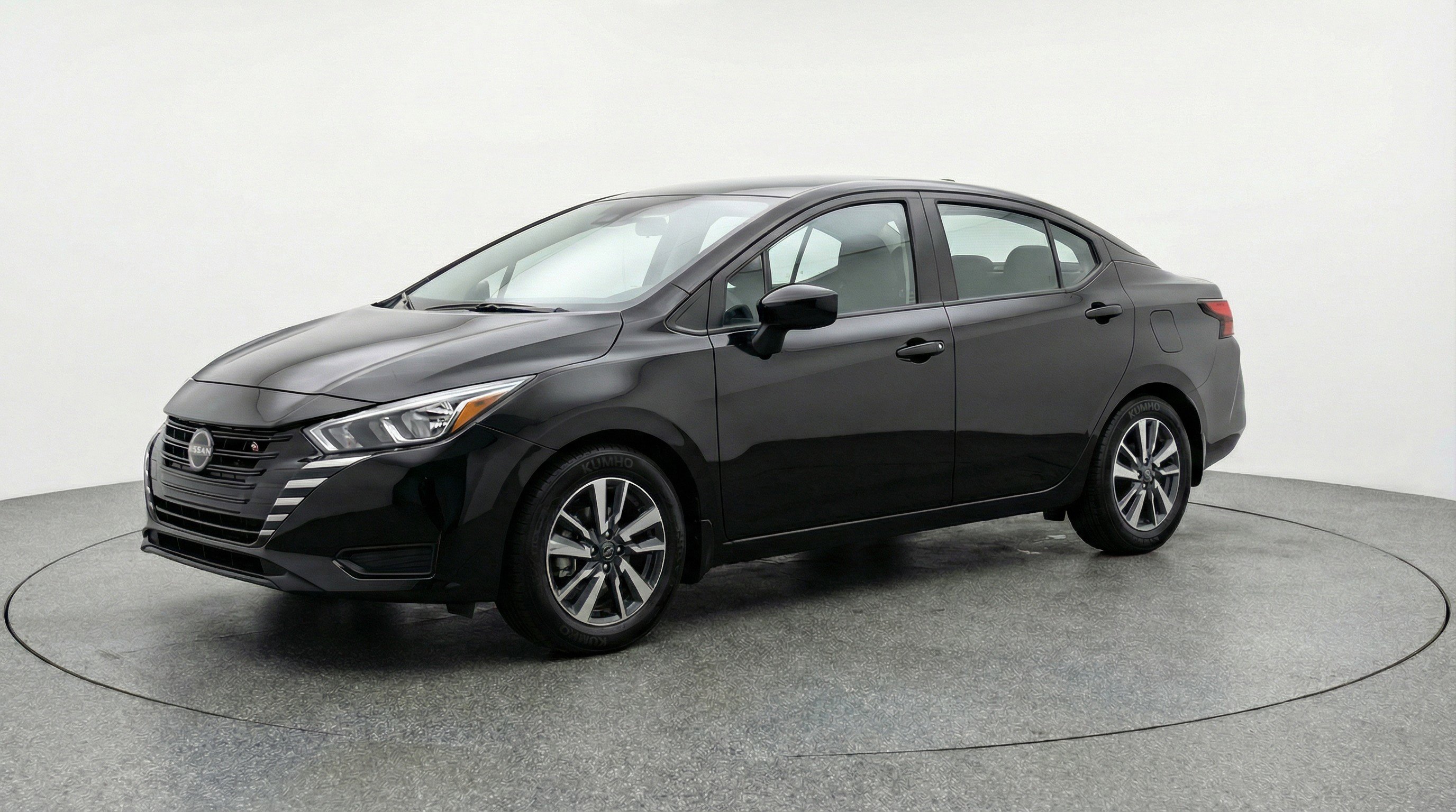 Used 2025 Nissan Versa SV FWD image 3
