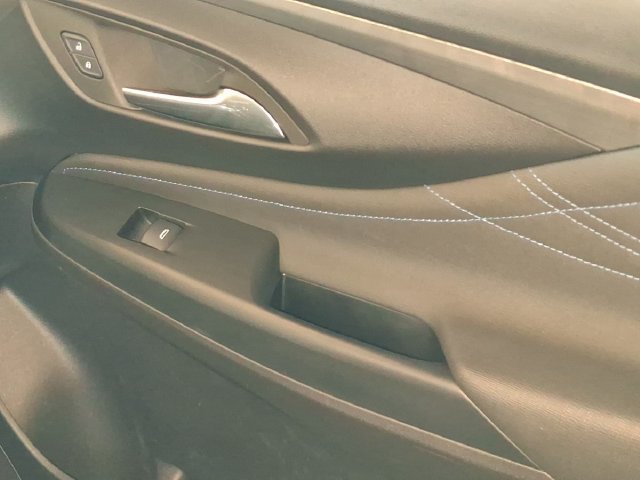 Used 2025 Buick Envista Sport Touring w/ Convenience I Package FWD image 31