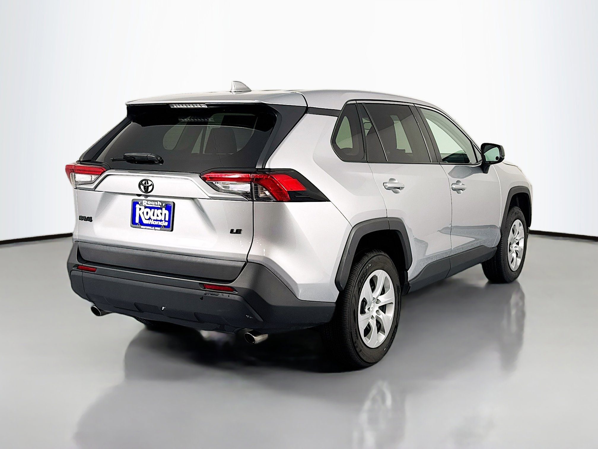Used 2022 Toyota RAV4 LE image 5