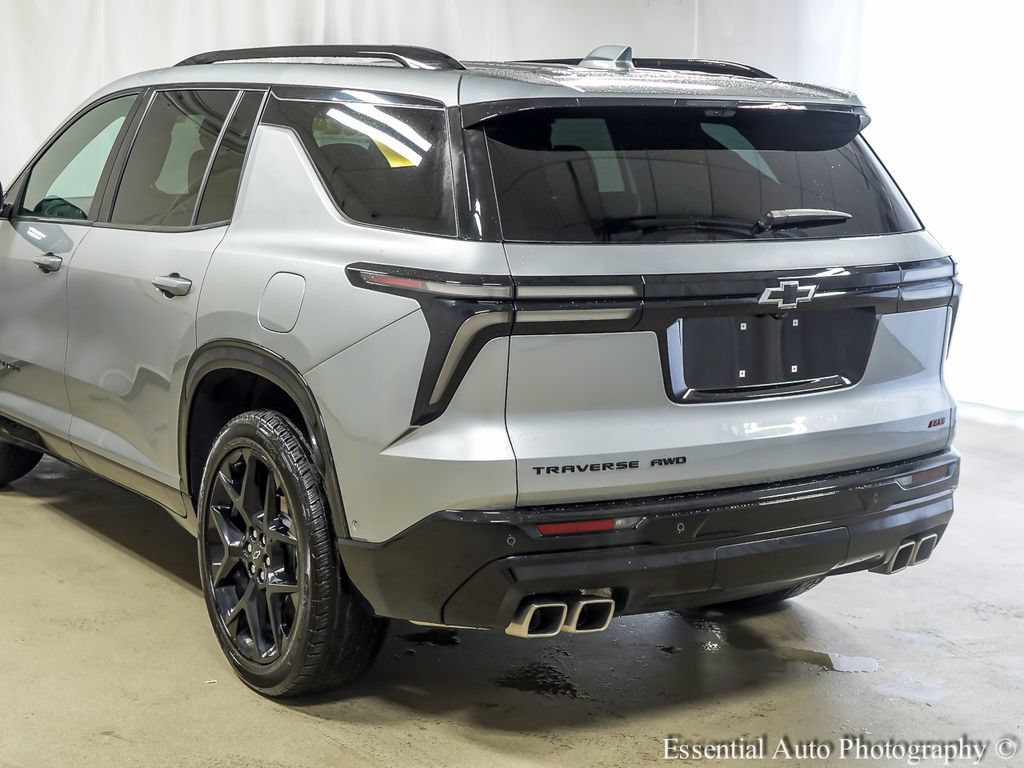 Used 2024 Chevrolet Traverse RS w/ LPO, Floor Liner Package AWD/4WD image 8