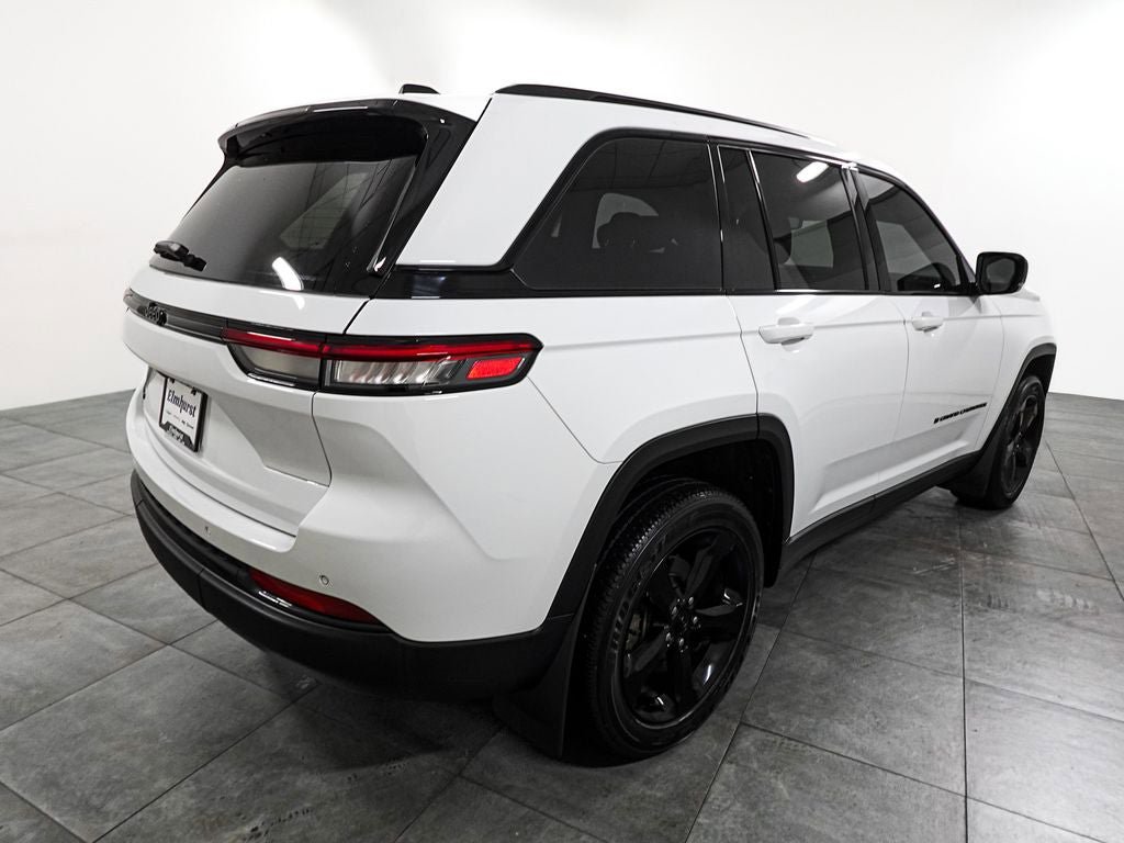 Used 2022 Jeep Grand Cherokee Altitude AWD/4WD image 6